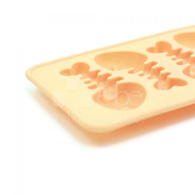 Fish bone ice cube trays