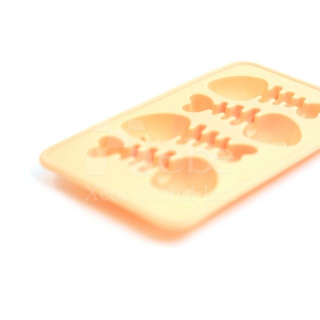 Fish bone ice cube trays