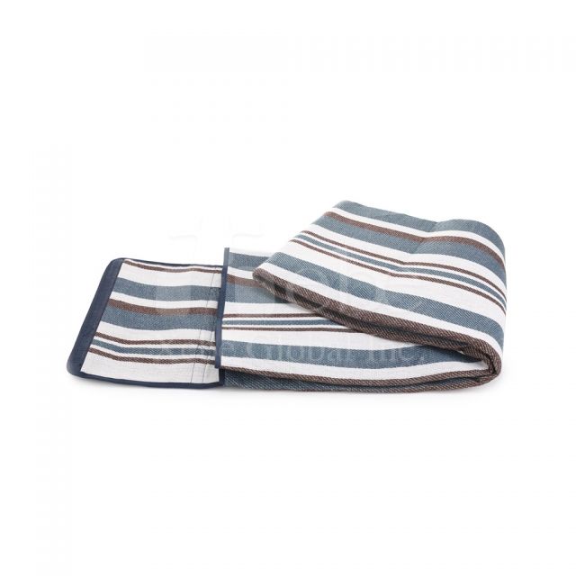 Customized large picnic blanket Handle foldable beach mat	