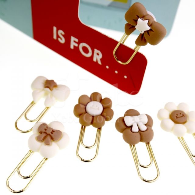 three dimensional paper drawstring bow shape