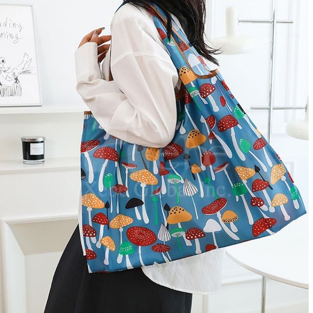customized shopping bag with bee pattern