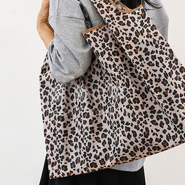customized shopping bag with bee pattern